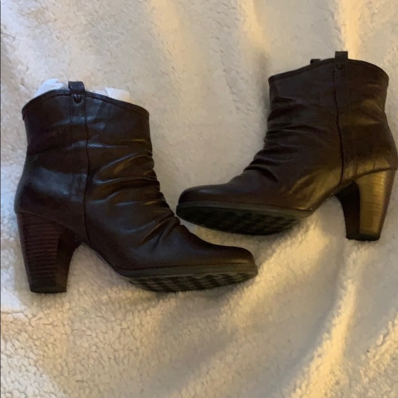 Clarks Shoes - 🆕 NIB Clarks Dark Brown Ankle Boots